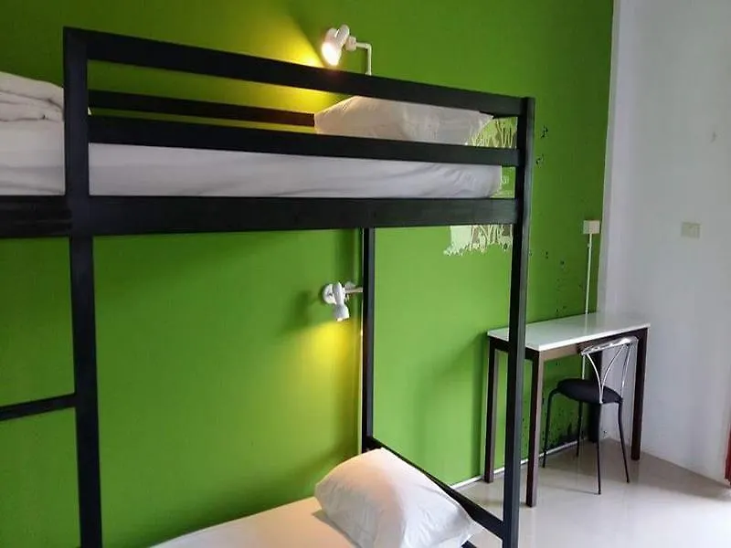 M Hostel Lanta 코란타